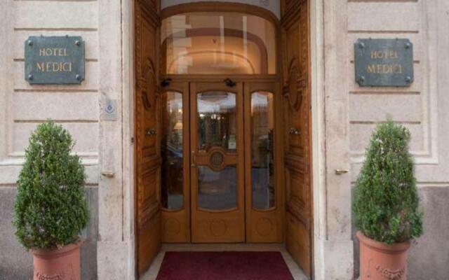 Hotel Medici вид на фасад