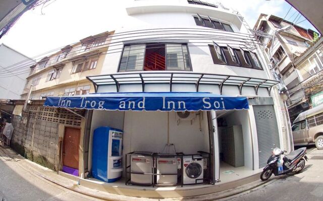 Inn Trog And Inn Soi - Hostel - Adults Only Бангкок вид на фасад