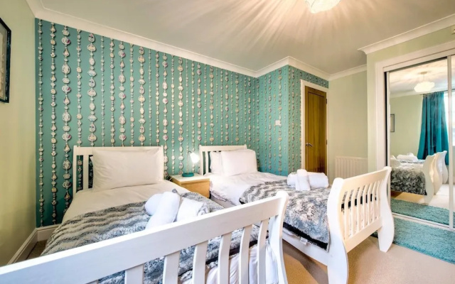 3bed/3bath Townhouse With Free Parking and Balcony