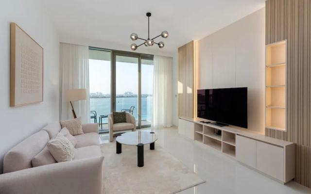 Chic 2BR w Sea Views Near Marina JBR