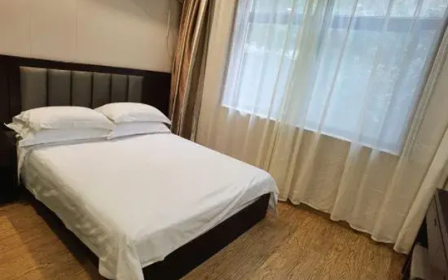 Ruihe Hotel in Lucheng City