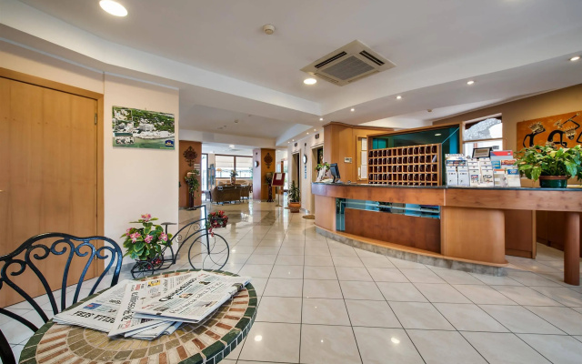 Hotel Ara Solis