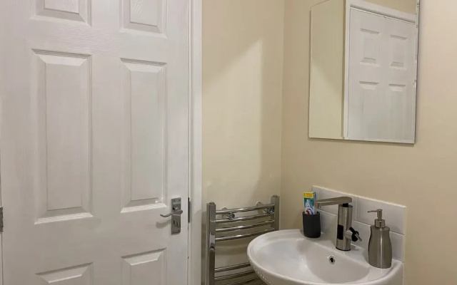 Apartment Sleeps 4, Free Parking, Pets Welcome