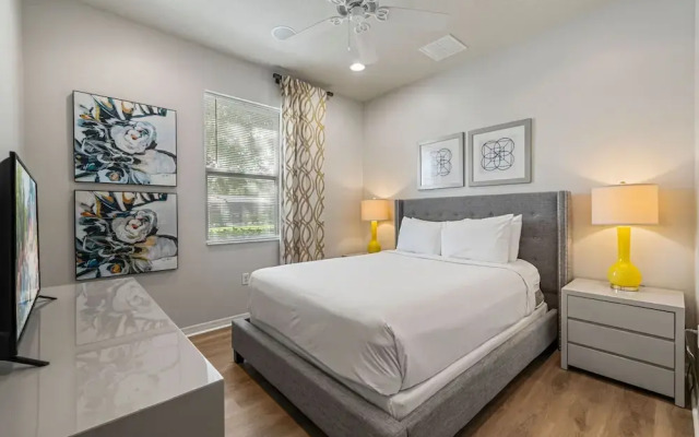 Spacious Home w/ Private Pool/spa! Sleeps 21