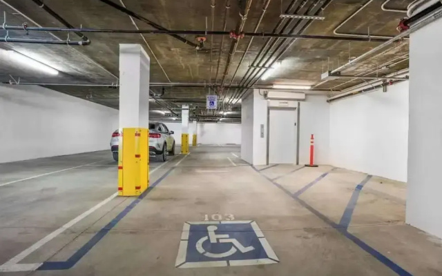 Newly Built Pasadena Retreat Parking Great Location