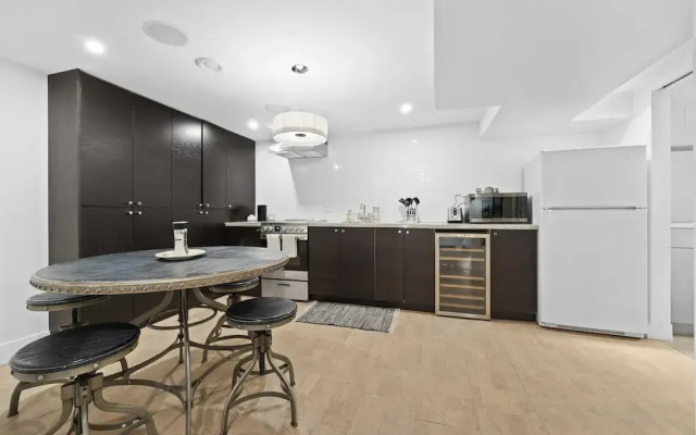 Specious Fully Private Studio apt With Laundry