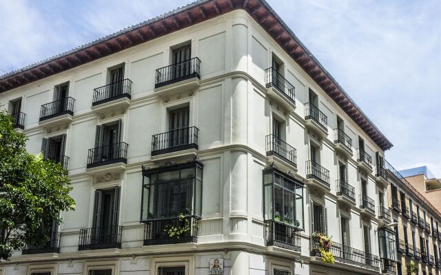 Отель Gran Via Suites вид на фасад