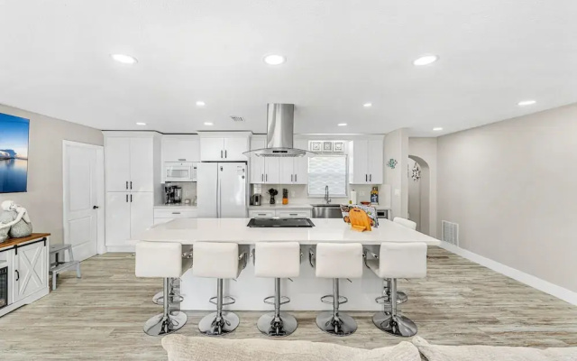 332 Formosa Drive