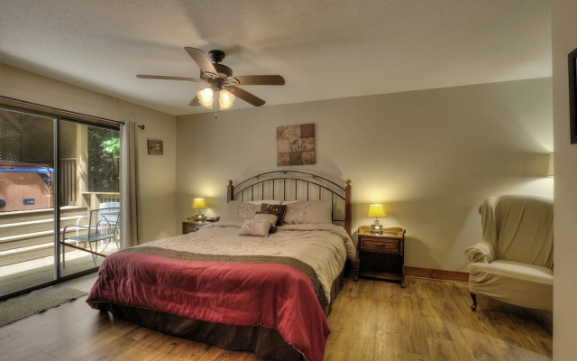 Bears Delight 320 - Three Bedroom Cabin