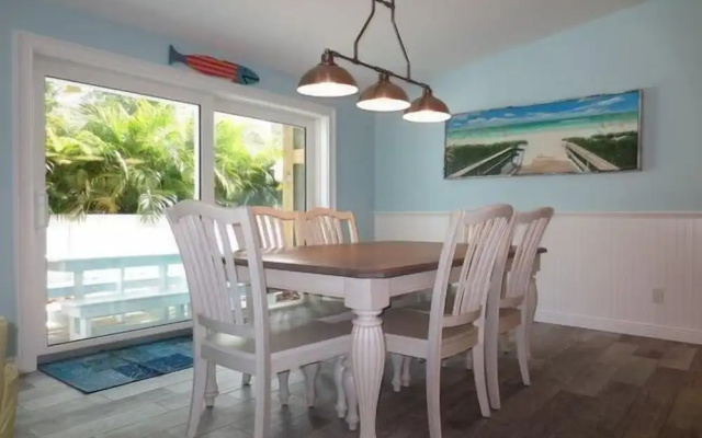 Lizzie Lu's Island Retreat