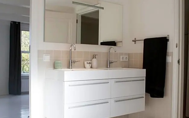 Mokum Suites