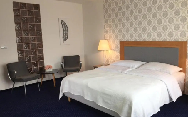 Hotel Dvůr