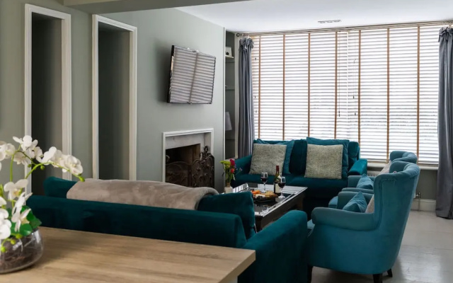 Stylish 4-bedroom Townhouse in the Heart of Bath