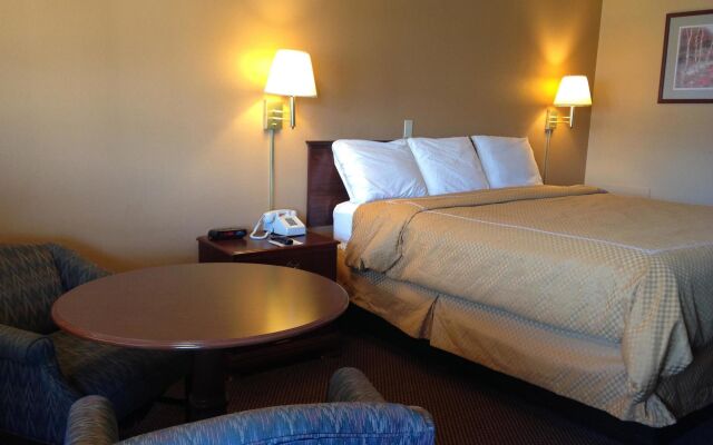 Отель Americas Best Value Inn Columbus West Колумбус комната для гостей
