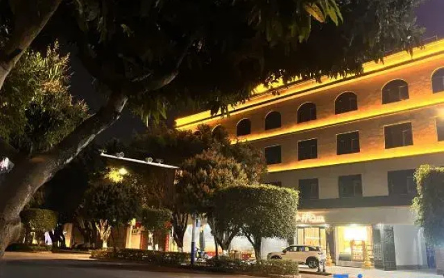 Ruili Yuqiao Yongjun Homestay (Veteran Inn)
