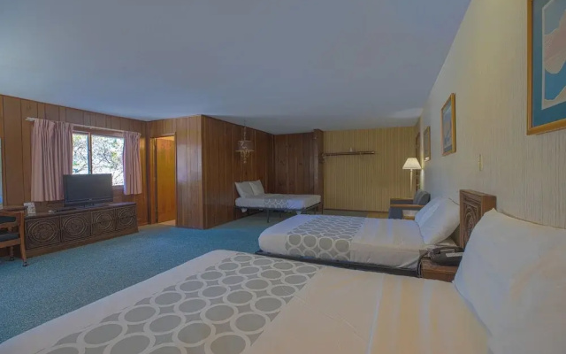 Love Hotels Tomahawk at Lake Mohawksin WI