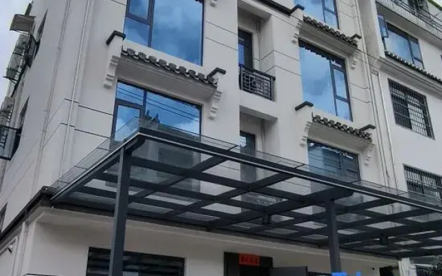 Lakeside Homestay (Hongcun West Gate)