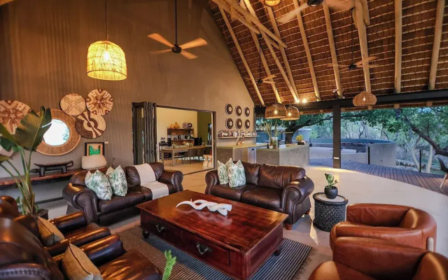 Tomo Safari Lodge