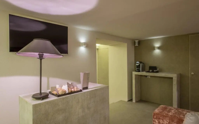 Room 230 Roma Luxury Suites