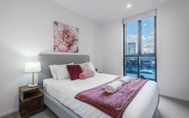 FS108c Exquisite and warm 1BR nest in Footscray Pool Gym