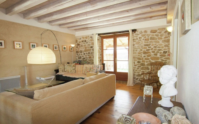 Gorgeous Holiday Home in Roussines With Terrace