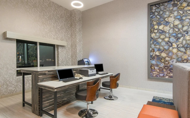 Holiday Inn Express & Suites Norwood-Boston Area by IHG