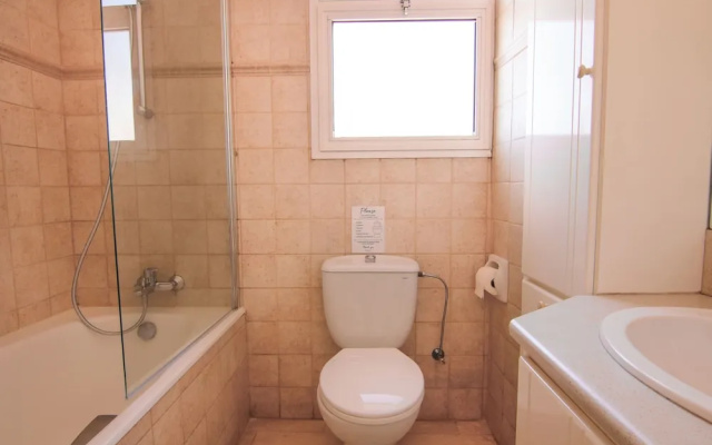 Phaedrus Living: Modern City View Flat Nafi
