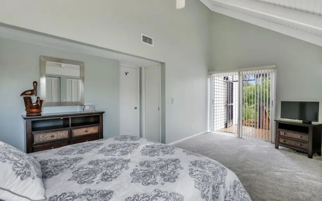 Colonial Avenue Home