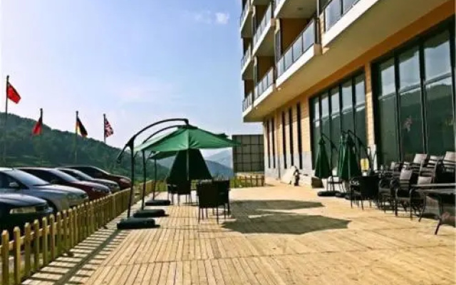 Zhangjiakou Dolomiti White Birch Hotel