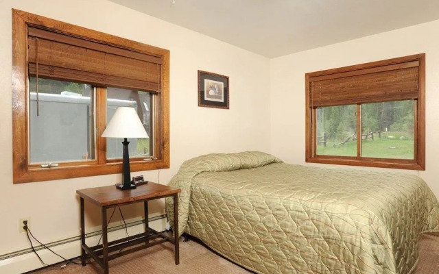 Blue Spruce House 7022
