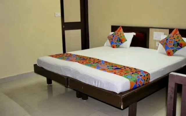 Hotel Rajlaxmi Palace