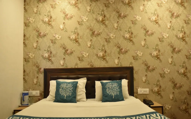 Itsy Hotels Crystal Palace Shimla With Valley View