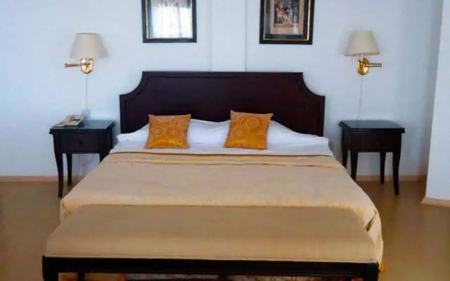 Ada Beach Hotel