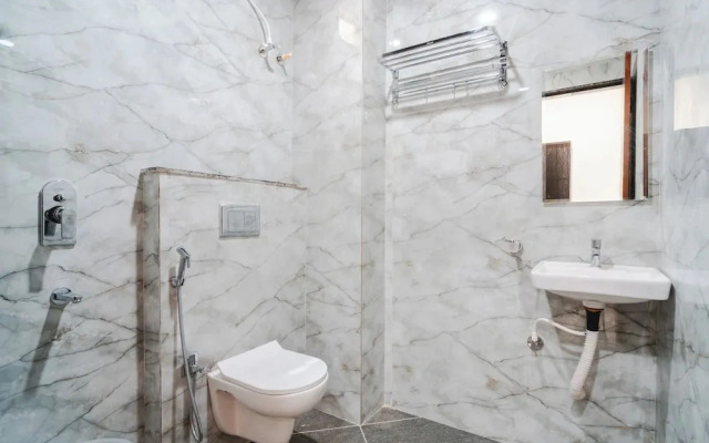 Travinities Hotel - The Royal Palace