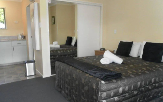 Aldan Lodge Motel