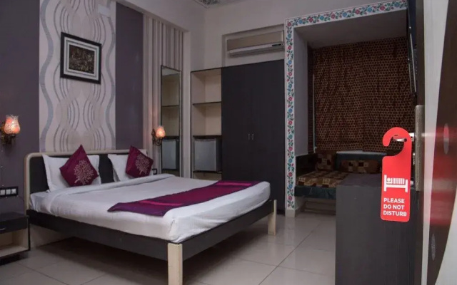 FabHotel Everest International