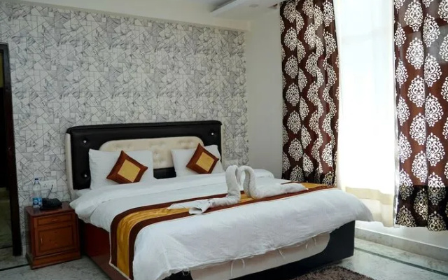 FabHotel Pink Park