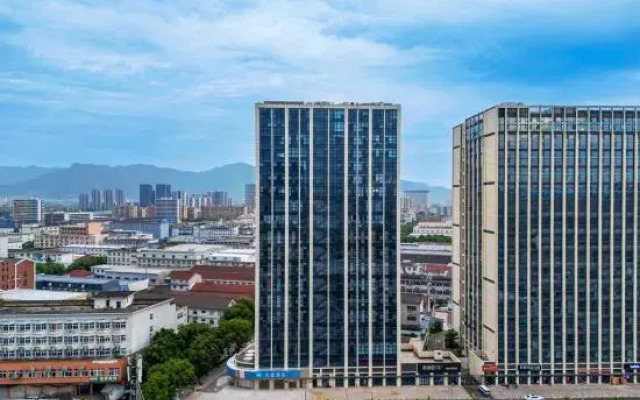 HanTing Hotel (Ningbo Fenghua Jinzhong Square)