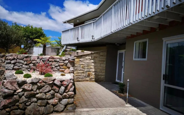 Spacious Utuhina Holiday House