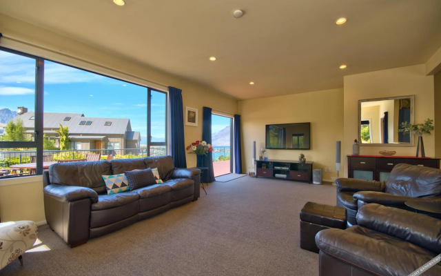 2 Goldleaf Hill