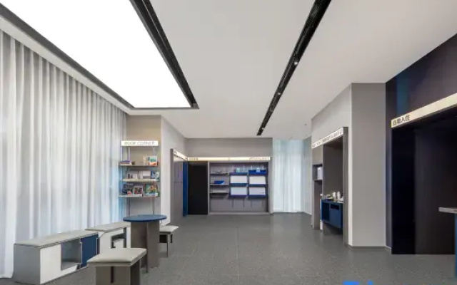 Wuhu Fantawild Government Center Light Residence Hotel