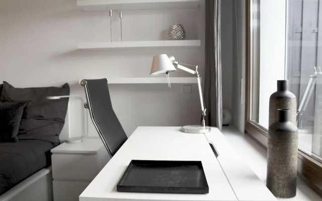 criston apartments - central living P