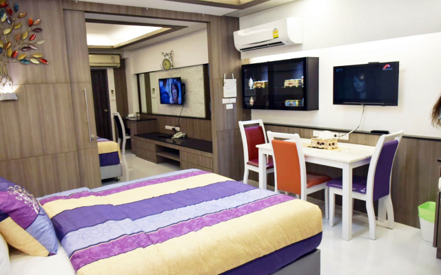 Отель Family Suite Room Pratunam Бангкок комната для гостей