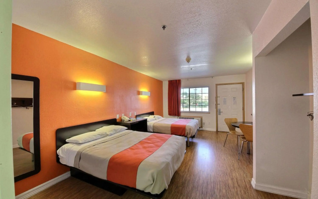 Motel 6 Edinburg, TX