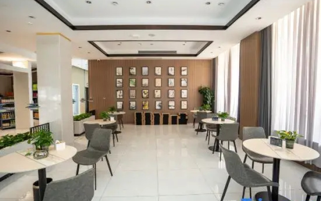 Guoyun Hotel (Dengzhou Renmin Road Bureau of Commerce)