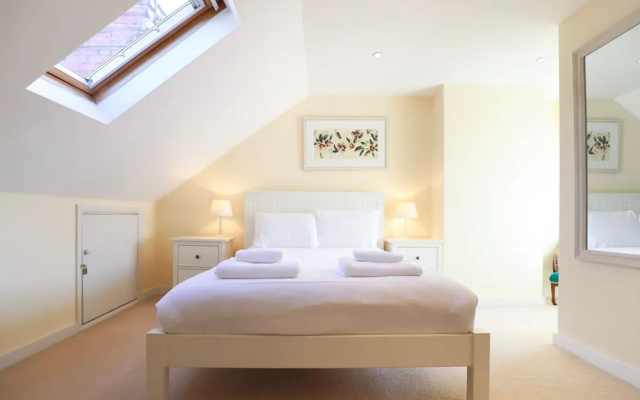 Comfortable &Bright Family Home - Imperial Wharf