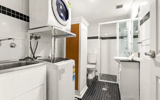 Green Views & Great Location: Inner-city 1-bed