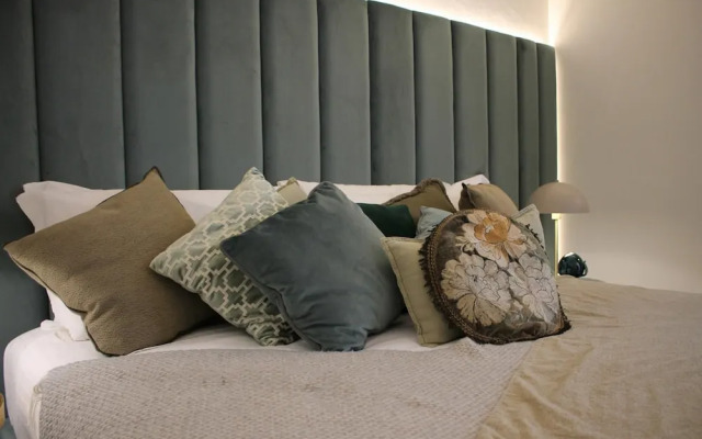 1940 Luxury Accommodations - Diamante Boutique Apartment