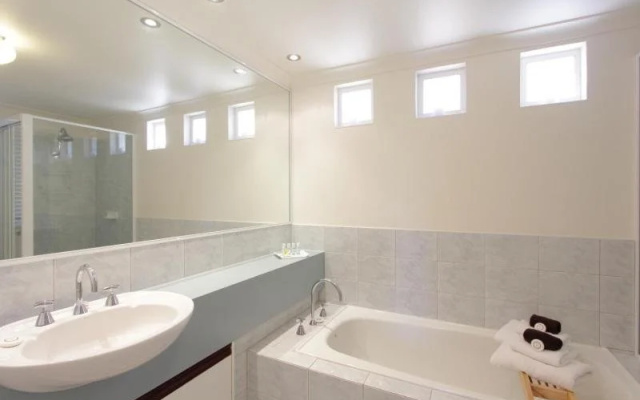 Tea Tree Manor - Perth Holiday Homes