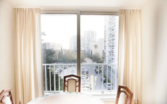 Cozy apt Within Walk Distance to Center and Beach